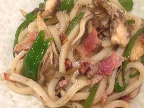 レンジで簡単！舞茸とピーマンの塩焼きうどん